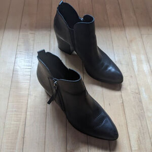 Donald J Pliner | Edyn Zip Ankle Booties in Black Leather